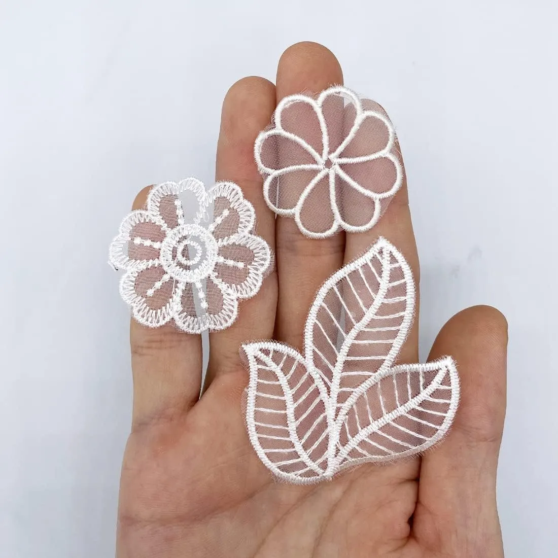 30 PCS Lace Flowers Applique Embroidery Flowers Leaf Sew Iron On Patch, Organza Patches for Wedding Bridal Dress Sewing Craft DIY Clothes Hair Ornaments (White)